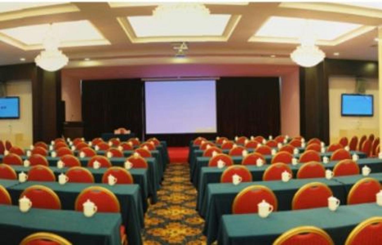 Golden Dragonball Hotel Guilin Buitenkant foto