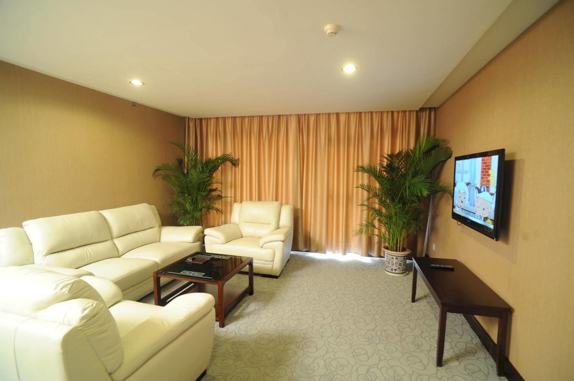 Golden Dragonball Hotel Guilin Buitenkant foto