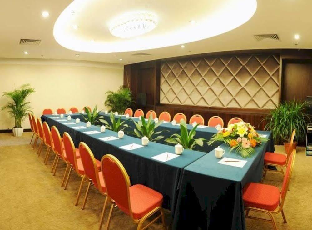 Golden Dragonball Hotel Guilin Buitenkant foto
