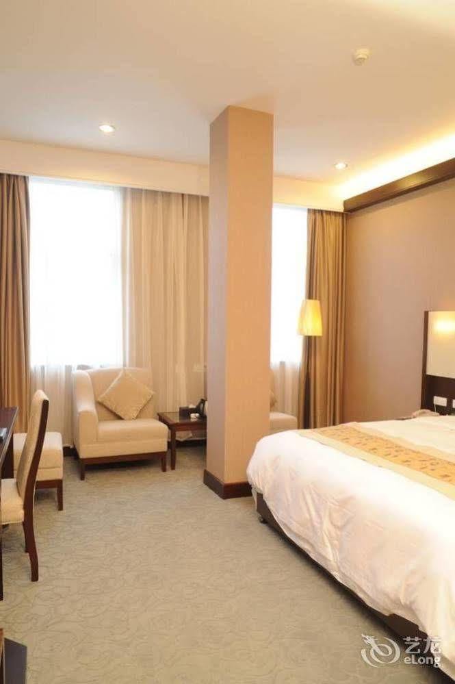 Golden Dragonball Hotel Guilin Buitenkant foto