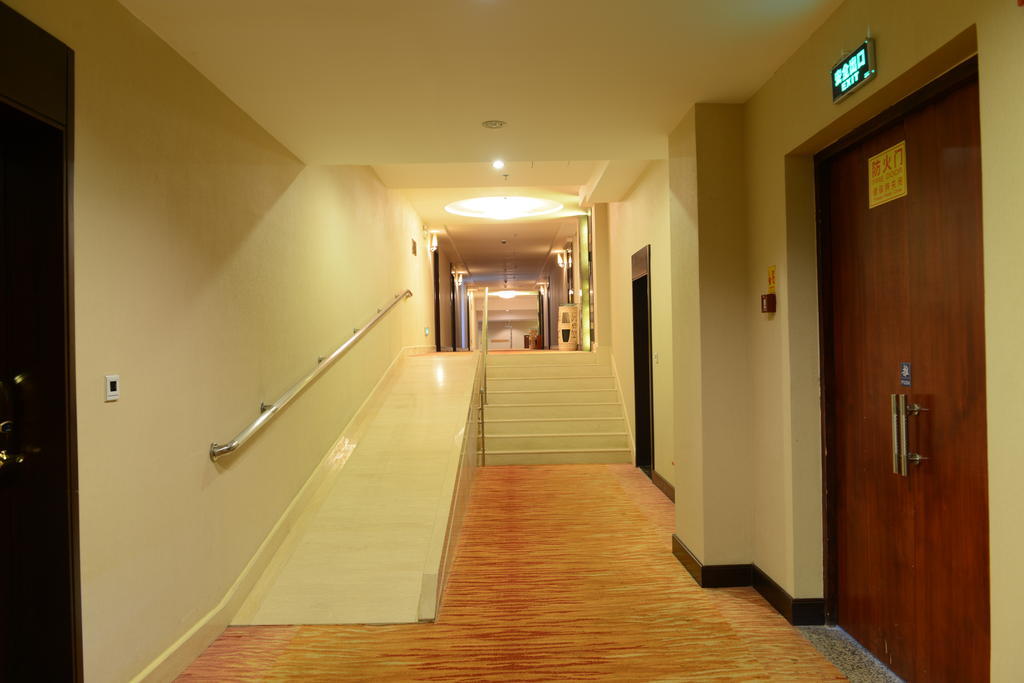 Golden Dragonball Hotel Guilin Buitenkant foto